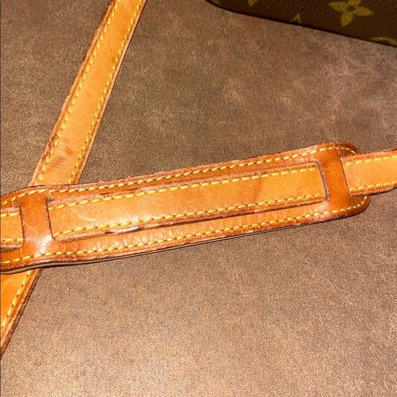 Louis Vuitton - Picture 9 of 13